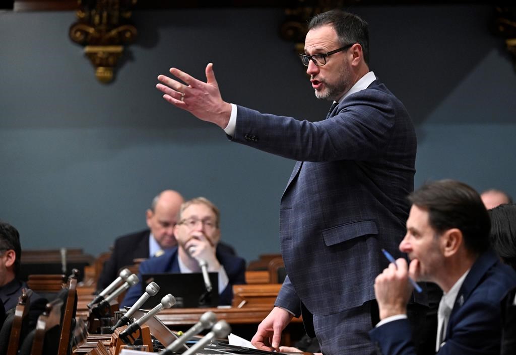 Roberge accepte de reporter la réforme de la carte électorale