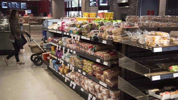 Les aliments sucrés et salés sont moins chers que leurs équivalents «santés»