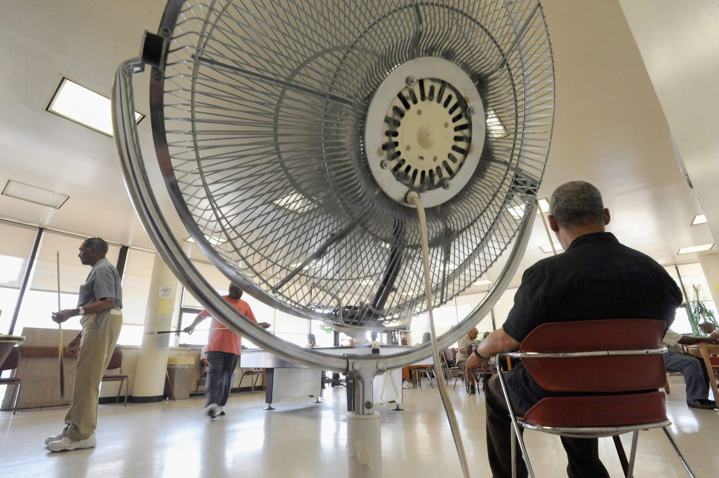 Aînés et chaleur: les ventilateurs sont presque toujours de mise au Québec