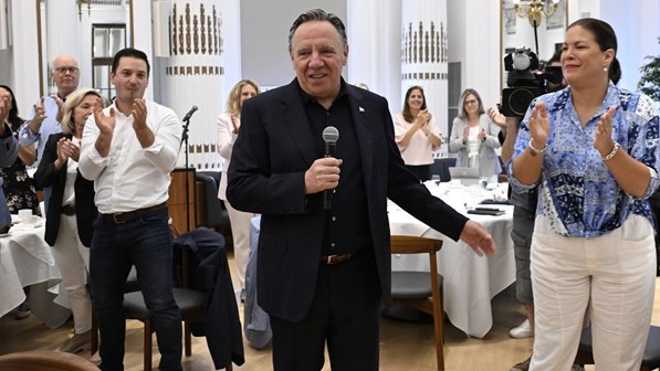 Peu de Québécois pensent que le remaniement promis par Legault changera les choses