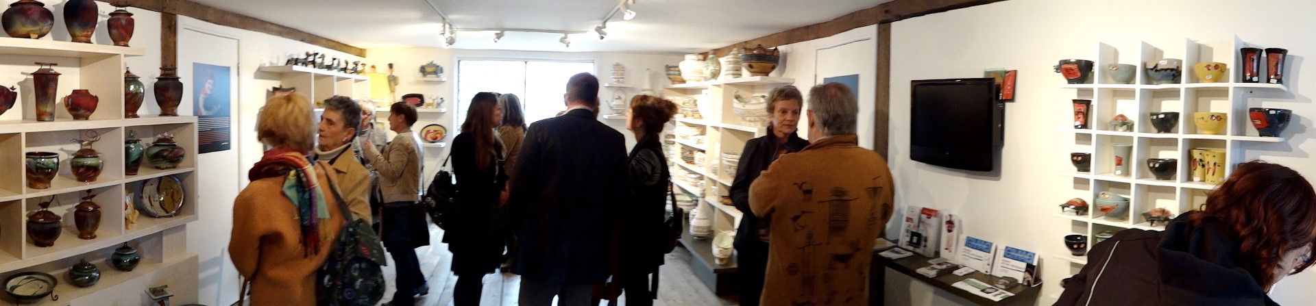 Au 2e étage du nouvel Économusée de la poterie (581, chemin de la Montagne), les visiteurs peuvent admirer les créations récentes de facture bien contemporaines.