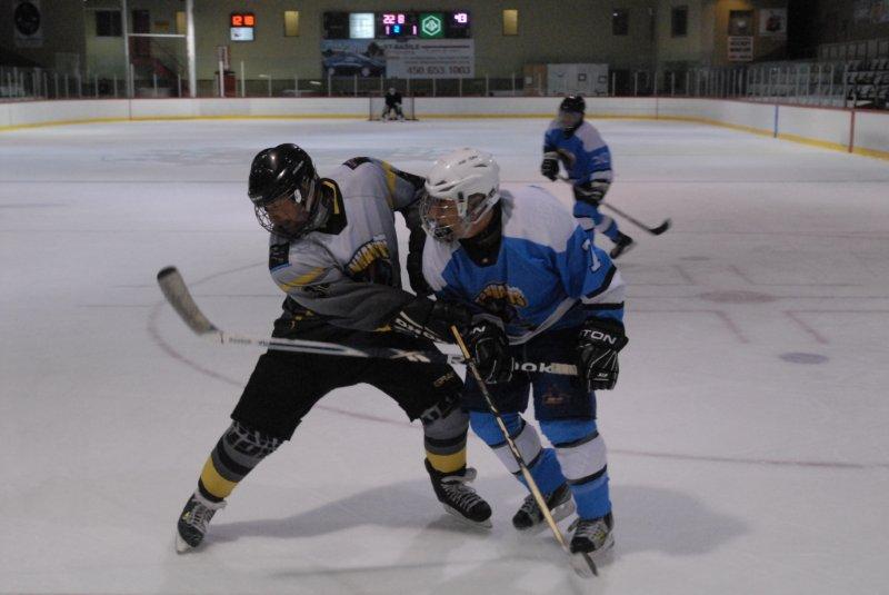 Le phénomène des Boys est bien réel en Montérégie qui ne comptent pas une ligue de garage. À Saint-Basile-le-Grand, les joueurs de la ligue les Tannants sautent sur la glace chaque semaine depuis 35 ans.