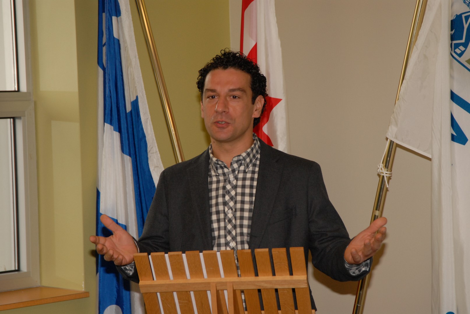 Pasquale Vari, durant la conférence de presse pour dévoiler les grandes lignes du Marché de Noël de Marieville.