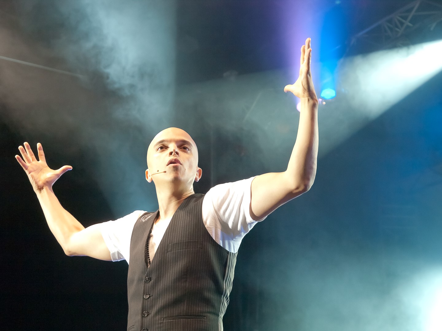 En forme, Rachi Badouri a donné une performance d’une heure et a même offert un rappel à la foule qui s’était déplacée en grand nombre. (Photo : Patrick Maher)
