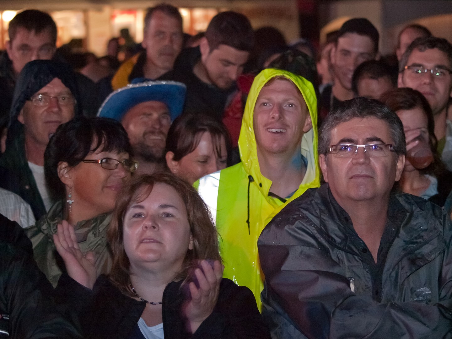 Bien que les spectateurs étaient moins nombreux que l’année dernière en raison de la pluie, la foule était tout de même présente en grand nombre, notamment pour voir Marie-Mai et Rachid Badouri. (Photo : Patrick Maher)