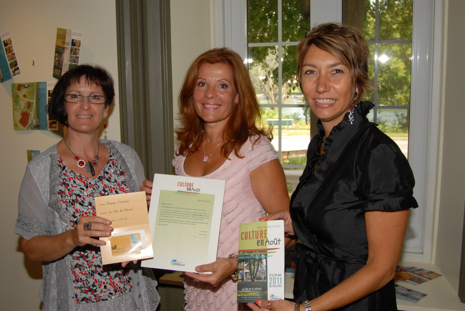 La mairesse de Beloeil, Diane Lavoie, en compagnie de France Clermont, artiste et instigatrice du nouveau nom de l’événement, et de Martine Vallières, directrice générale de Beloeil, lors du dévoilement de la programmation 2011.