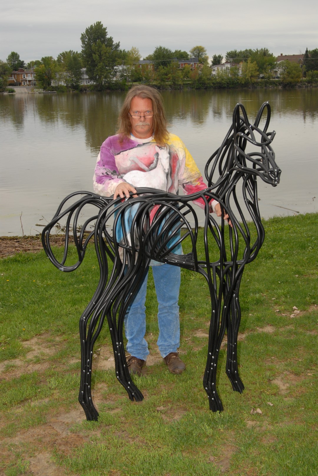 Le 9 octobre, Daniel Vincent-Bernard fera tirer une de ses sculptures d'une valeur de 2 500 $. (Photo : Luc Giard)