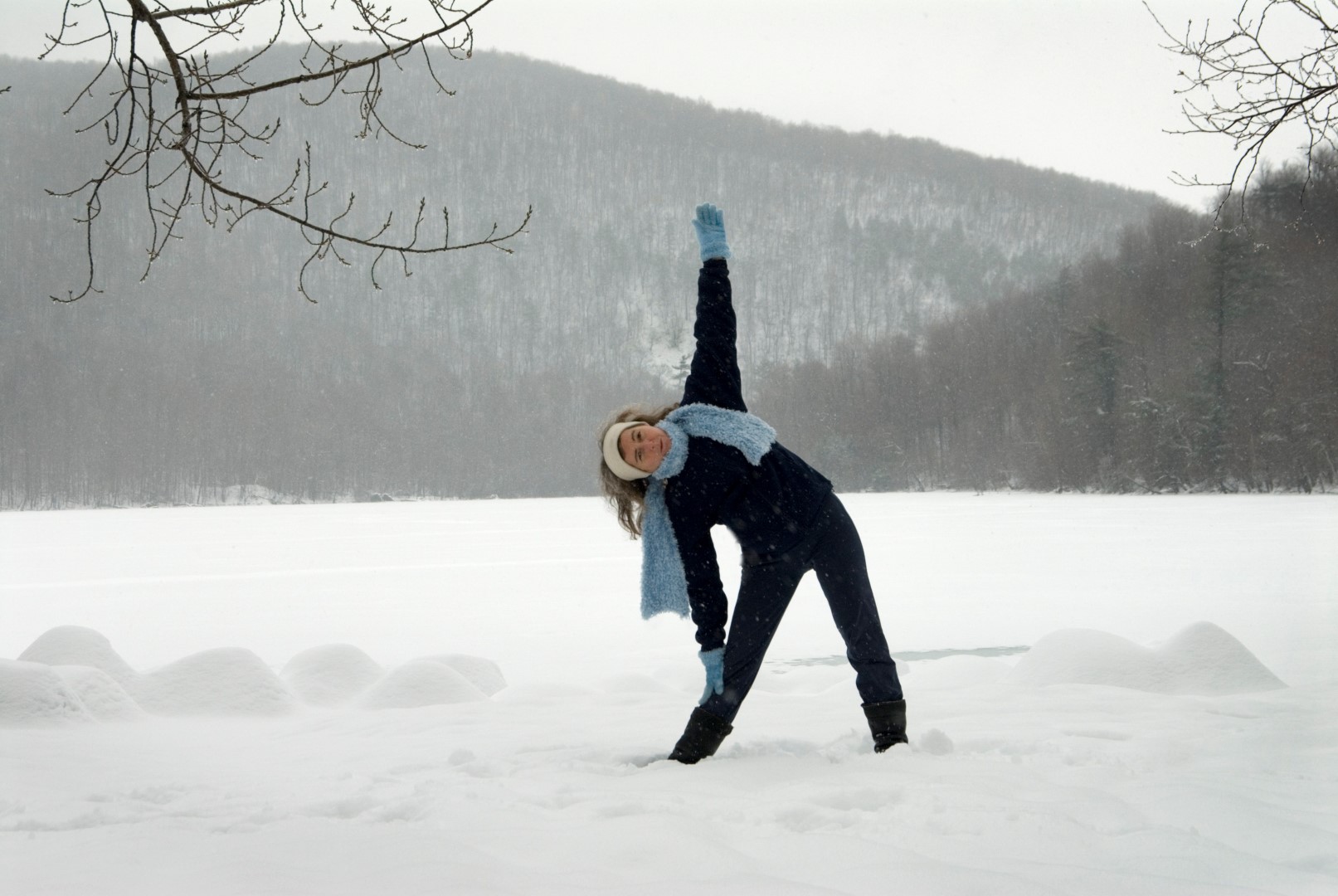 Des séances de yoga sur la montagne sont offerts cet hiver en collaboration avec le Centre de la nature du mont Saint-Hilaire les mardi, vendredi et samedi.