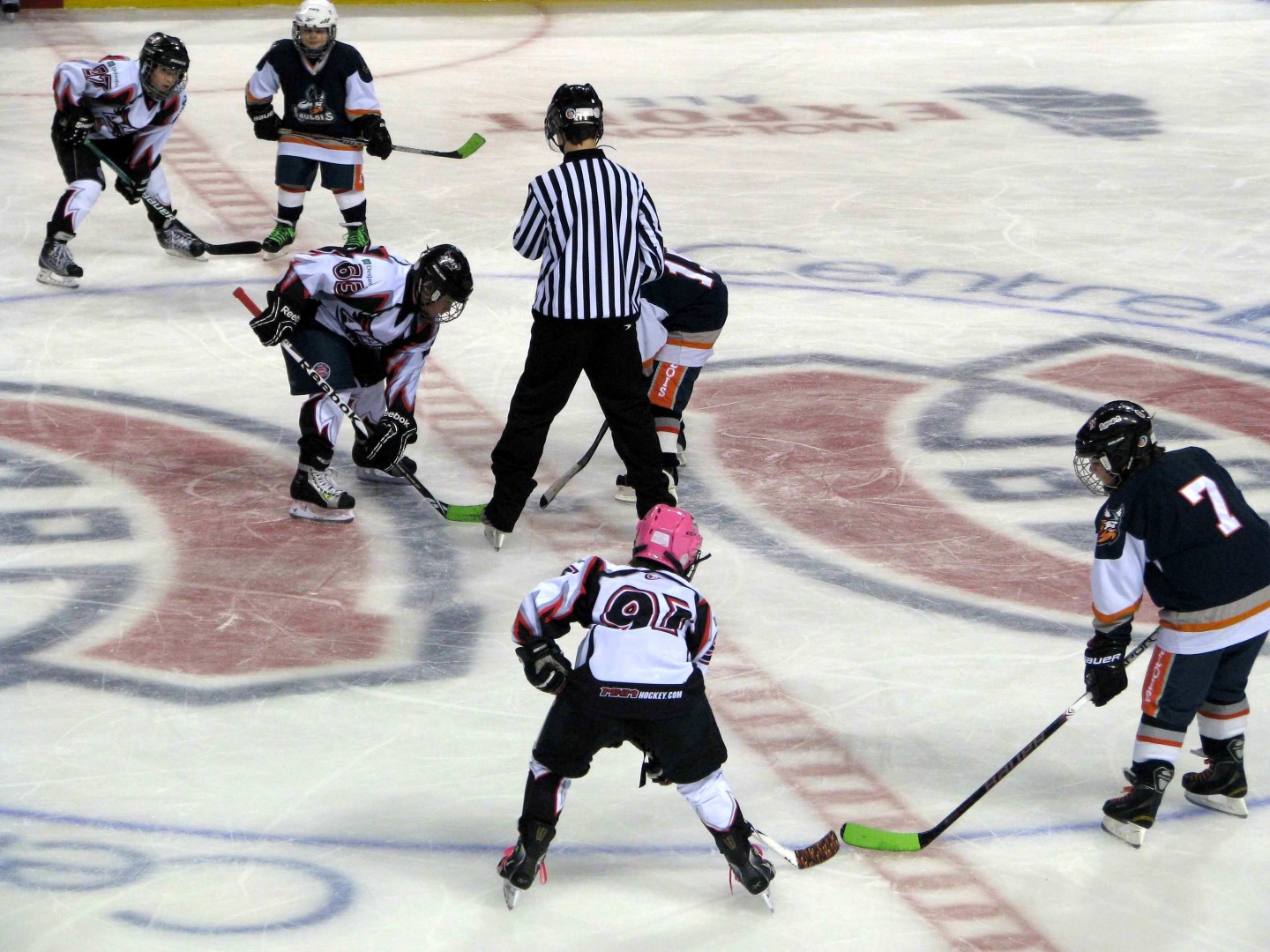 L'équipe de Saint-Césaire, les Aigles de la Montérégie Atome C a été invitée à jouer un match sur la patinoire du Centre Bell, le dimanche le 8 janvier dernier.