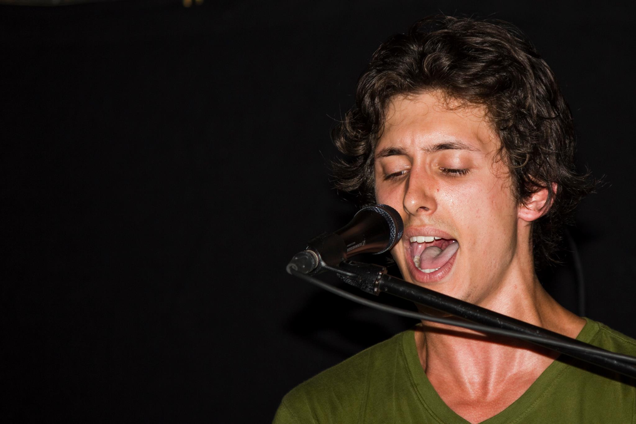 Le pianiste et chanteur beloeillois Émile Poulin, du groupe Dolo Rosa.