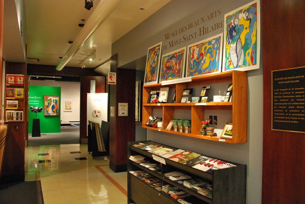 Les achats faits à la boutique du Musée des beaux-arts de Mont-Saint-Hilaire contribuent à financer les diverses activités de l'établissement.