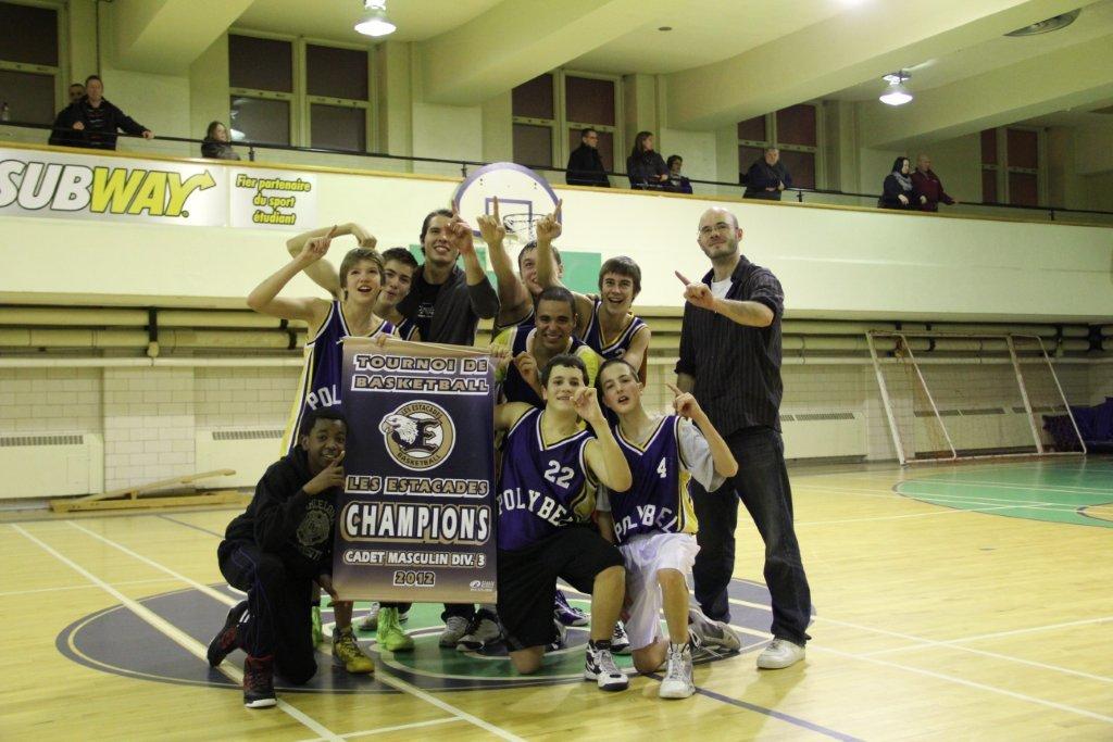Les Pionniers de l'école secondaire Polybel ont mérité la première place au Tournoi des Estacades de Trois-Rivières.