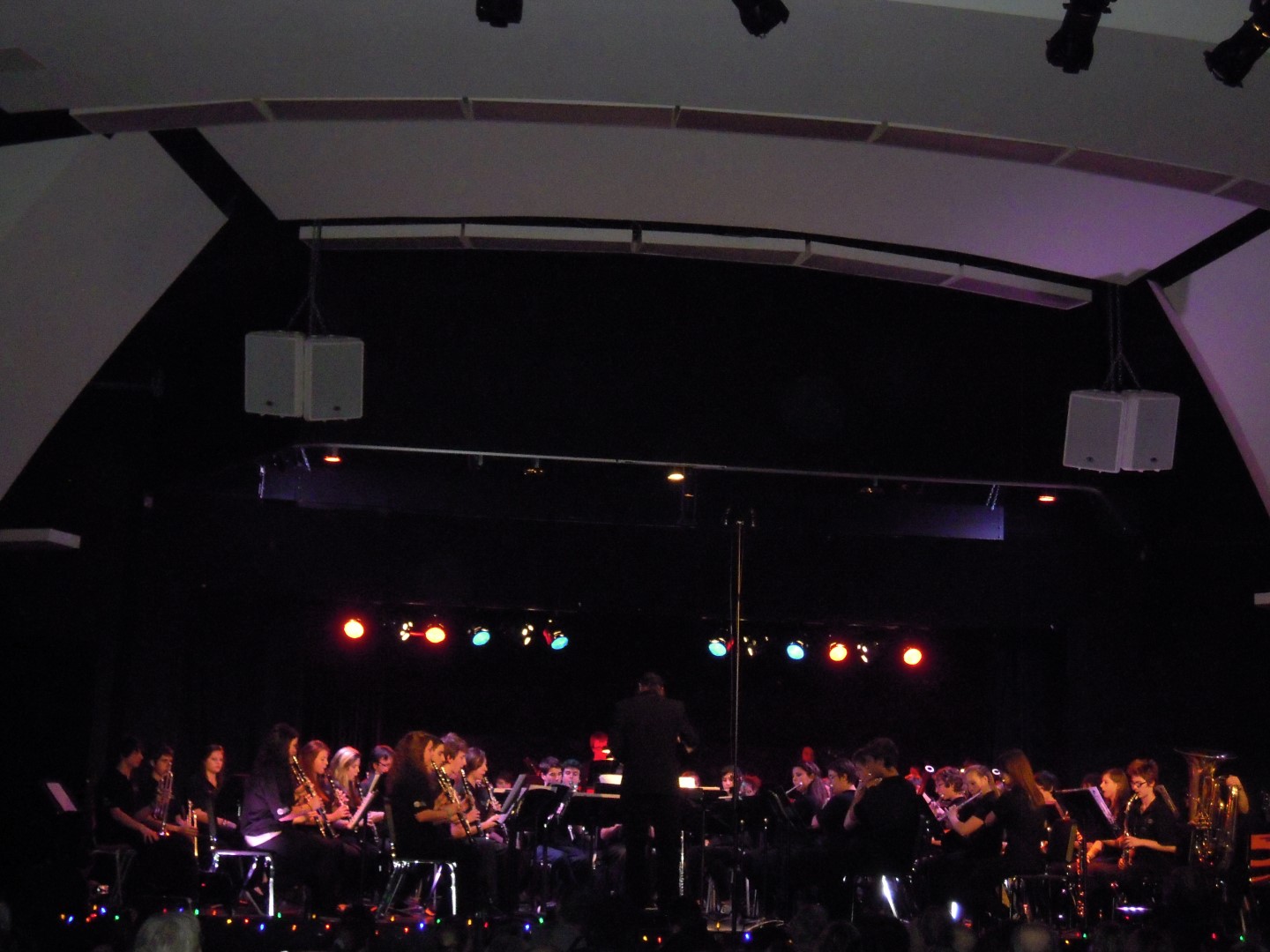 L'harmonie Élite de l'école Ozias Leduc est constituée d'une soixantaine d'élèves de quatrième et de cinquième secondaire du programme arts-études musique.