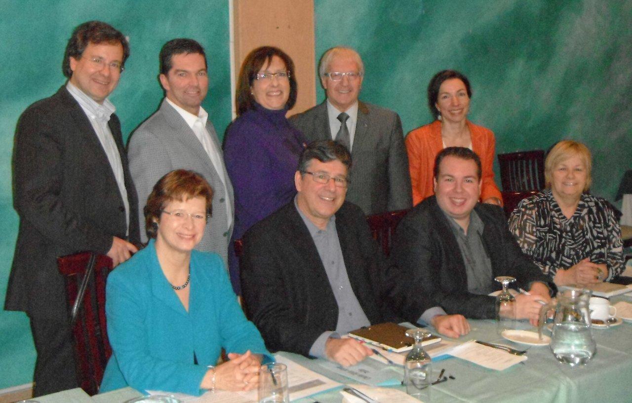 Les députés péquistes Marie Malavoy (Taillon), Sylvain Simard (Richelieu), Dave Turcotte (Saint-Jean), Monique Simard (Marguerite-d’Youville), (deuxième rangée) Bertrand St-Arnaud (Chambly), Guy Leclair (Beauharnois), Marie Bouillé (Iberville), Émilien Pelletier (Saint-Hyacinthe) et Martine Ouellet (Vachon) se sont récemment réunis en vue de la prochaine campagne électorale. Absents sur la photo : Stéphane Bergeron (Verchères) et Bernard Drainville (Marie-Victorin).