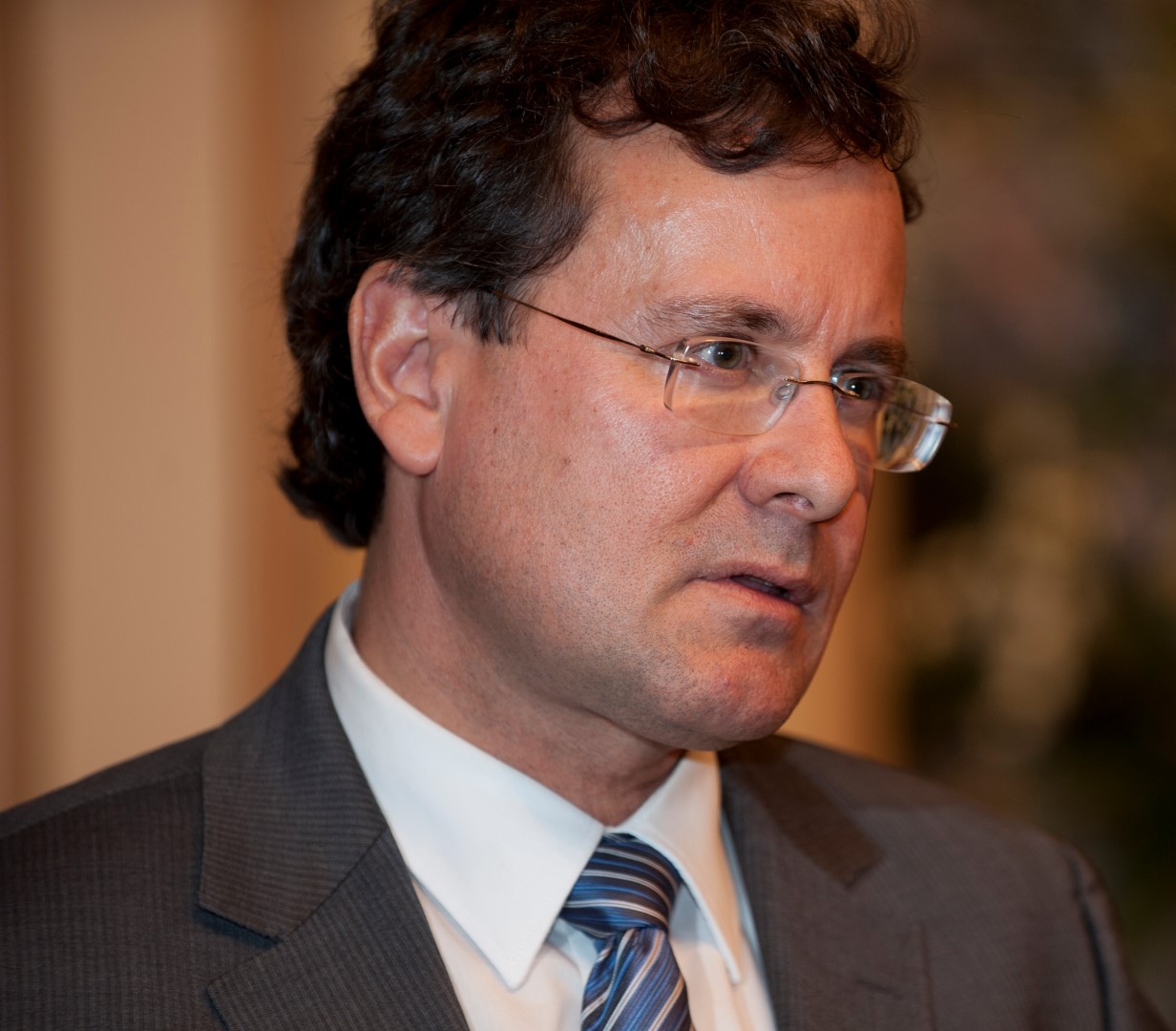 Le député de Chambly Bertrand St-Arnaud portera de nouveau les couleurs du PQ aux prochaines élections provinciales.