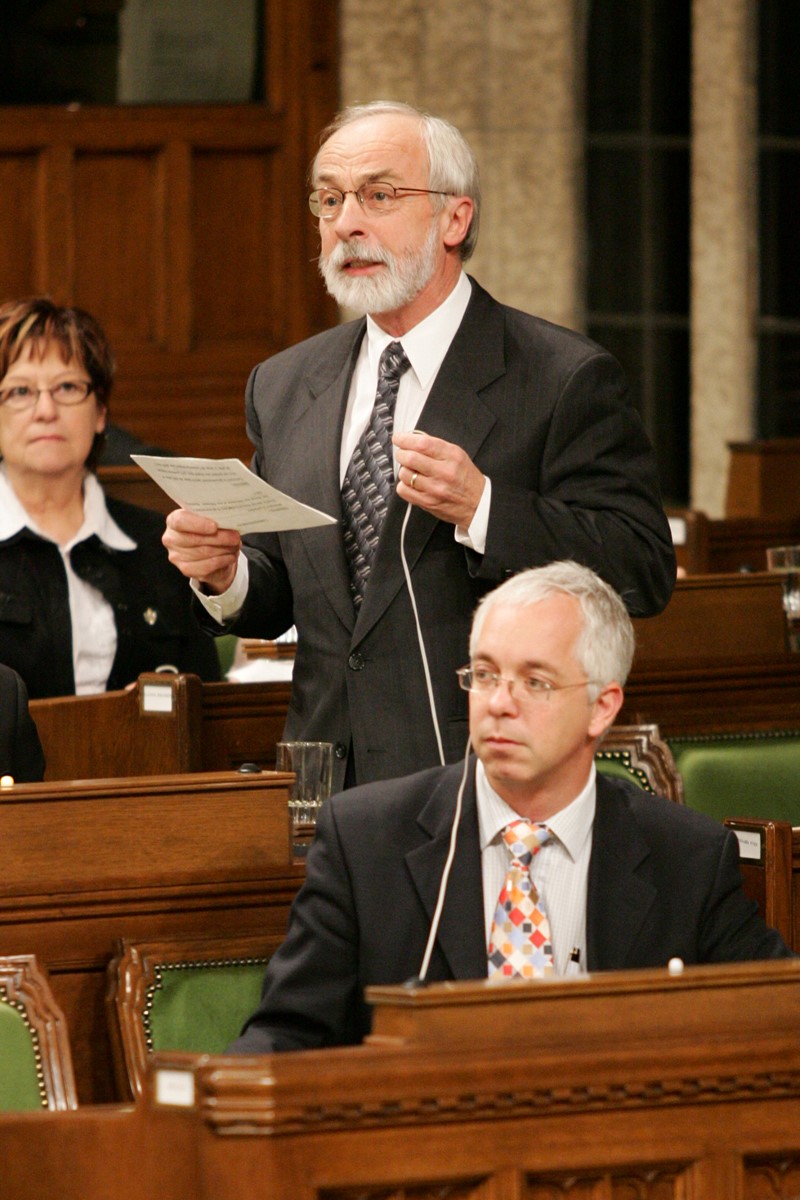 Après avoir représenté les citoyens de Chambly-Borduas pendant sept ans aux Communes, à titre de député du Bloc québécois, voilà qu’Yves Lessard étudie la possibilité de se revenir en politique, mais au sein du Parti québécois.