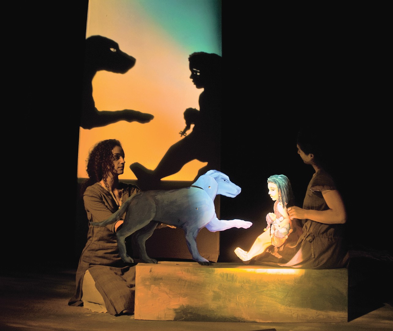 La compagnie théâtrale italienne Teatro Gioco Vita présentera Chien Bleu, une splendide pièce de théâtre d’ombres s’adressant aux enfants de 3 à 6 ans, les 12 et 13 mai au Centre culturel de Beloeil.