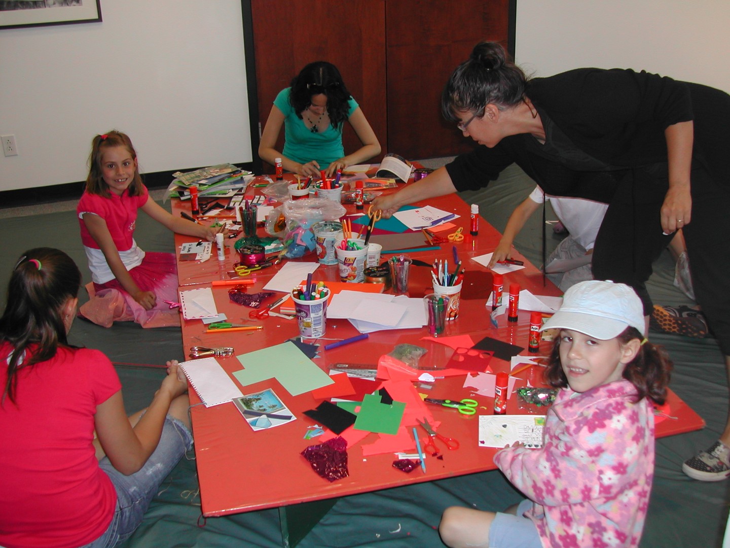 Dix-huit ateliers entraîneront les enfants de 6 à 12 ans dans un voyage de découvertes artistiques et culturelles.