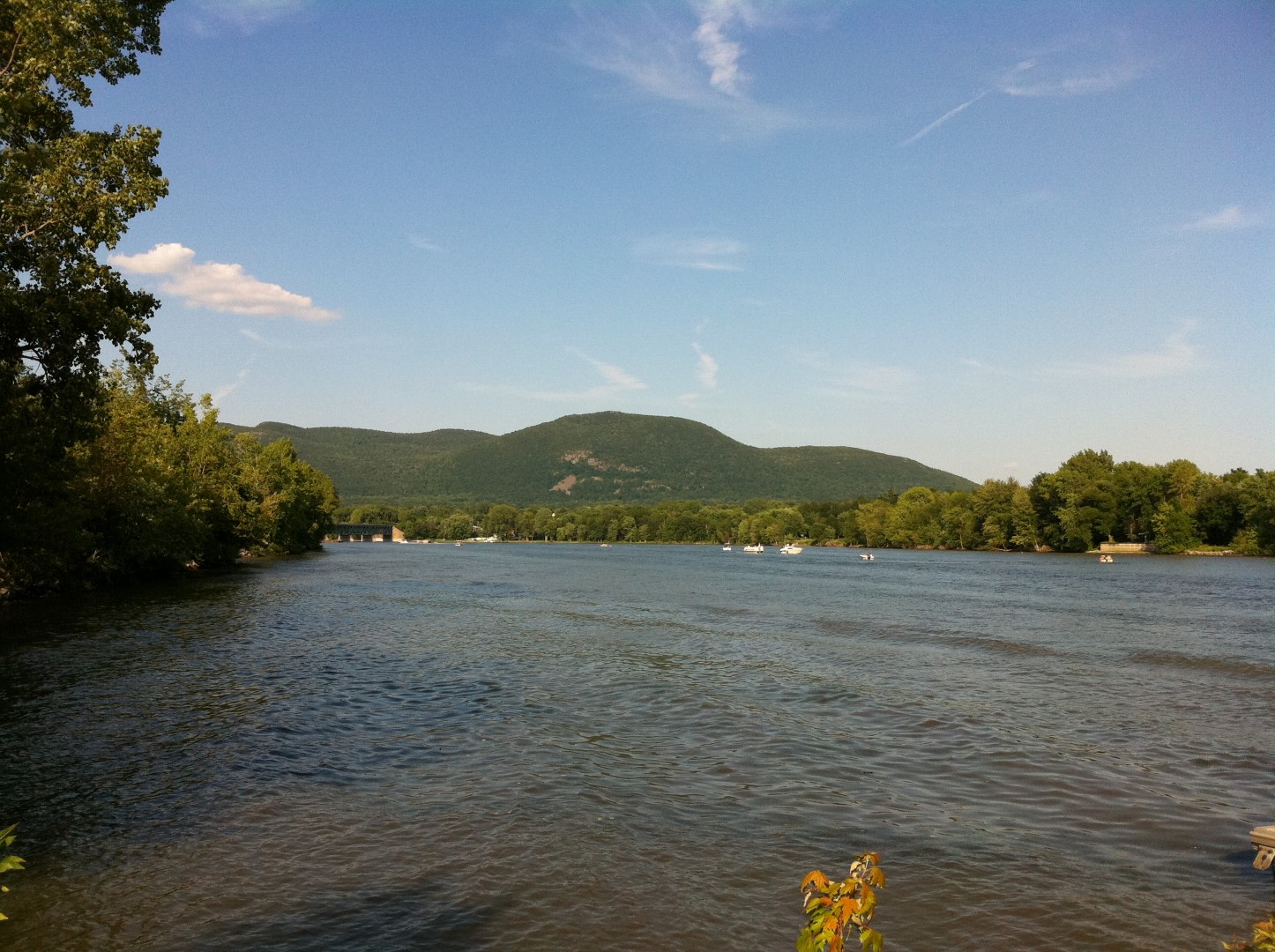 La Route du Richelieu présente un trajet de 265 kilomètres d’histoire et de découvertes culturelles, longeant les deux rives de la rivière (routes 223 et 133), de Sorel jusqu'au Vermont.