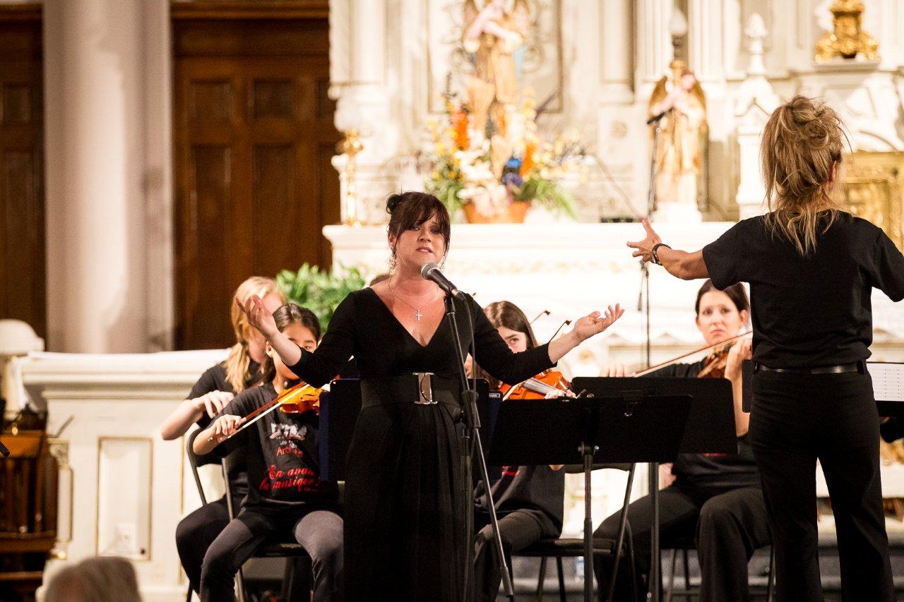 Les jeunes du camp musical En avant la musique ont eu la chance d'accompagner la chanteuse Marie-Élaine Thibert, dans le cadre d'un grand concert final.
