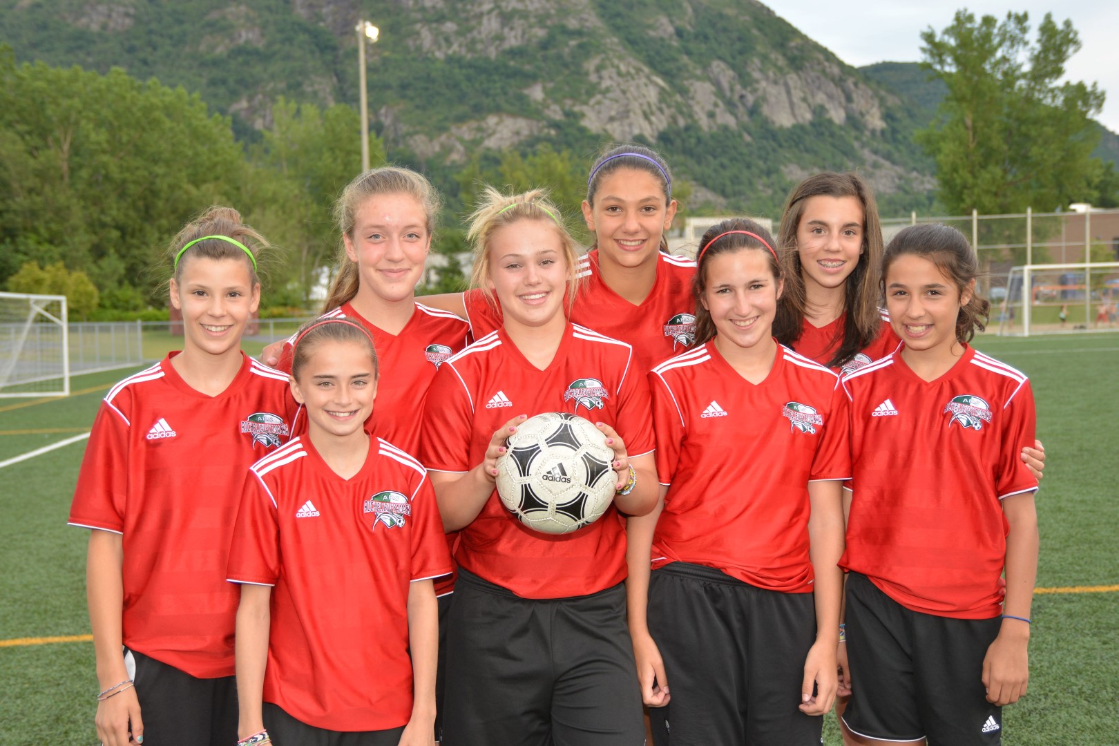Les huit belles filles du CSVR aux Jeux du Québec.