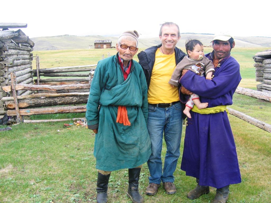 Le peintre-ethnographe André Michel met en scène le peuple mongol vivant au rythme des saisons.