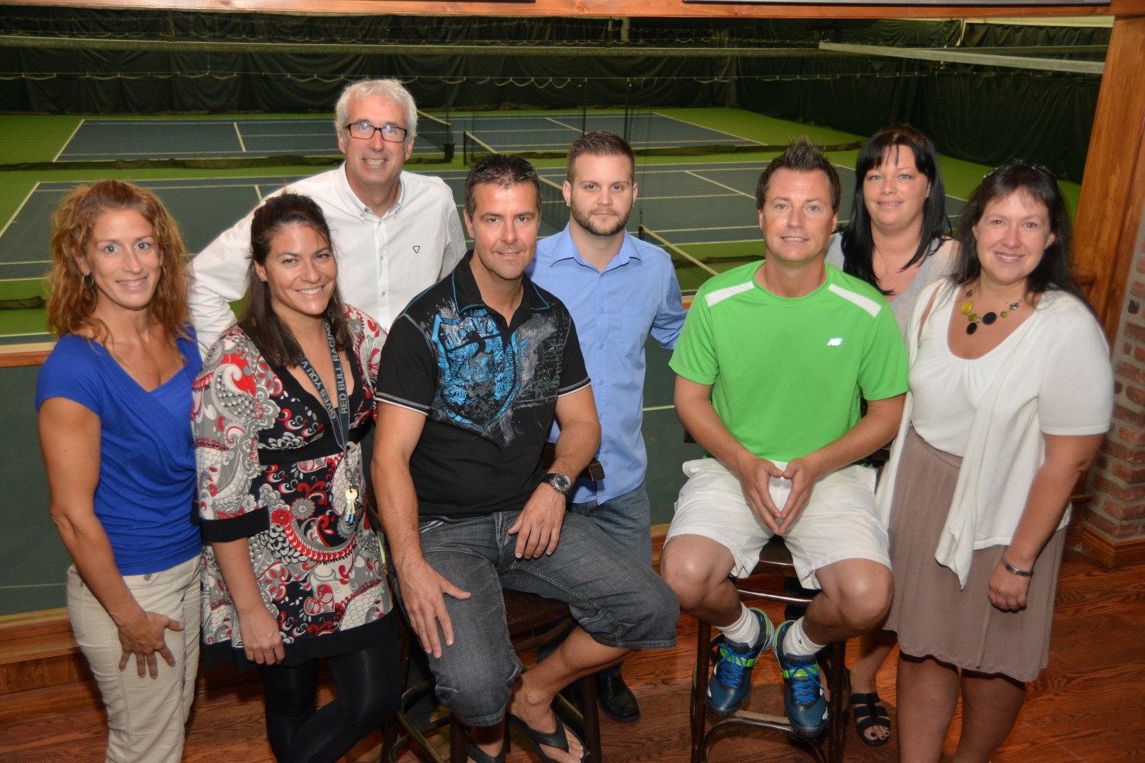Annie Rodier, d’Élite tennis académie, Marie-Ève Pelletier, gérante de La Cage aux Sports de Mont-Saint-Hilaire, François St-Pierre, directeur général du Complexe sportif Sportscene, Pascal Demers, d’Élite tennis Académie, Gabriel Doyon, responsable du dek hockey, Dominic Sanson, entraîneur de tennis, Madeleine Palardy, réceptionniste, et Marie-France Rémy, coordonnatrice du tennis et réceptionniste.