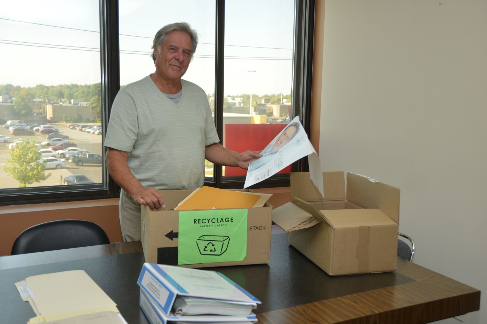 Pierre Curzi triait les derniers souvenirs de sa vie de député à l’occasion du passage du journal dans son bureau du boulevard Sir-Wilfrid-Laurier, à Beloeil.