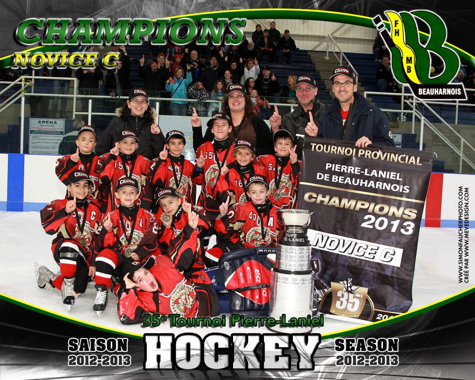 Les joueurs des Titans novice C de Saint-Basile-le-Grand : Victor Verhelst, Raphaël Gingras, Félix-Antoine Bénard, Louis Fillion, Julien Chabot, Justin Bérubé, Justinho Fernandes, Guillaume Leclair, Alexis Leclair, Simon Patry et Nathan Meagher, le gardien de but. Les dirigeants, dans l'ordre : Marie-Claude Pelletier, Sabrina Cyr, Bernard Fillion et Denis Chabot.