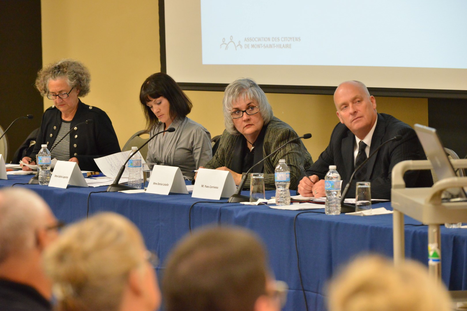 Les candidats à la mairie de Mont-Saint-Hilaire Carole Blouin (indépendante), Valéry Lapointe (indépendante), Denise Loiselle (Voix citoyenne) et Yves Corriveau (Avenir Hilairemontais).