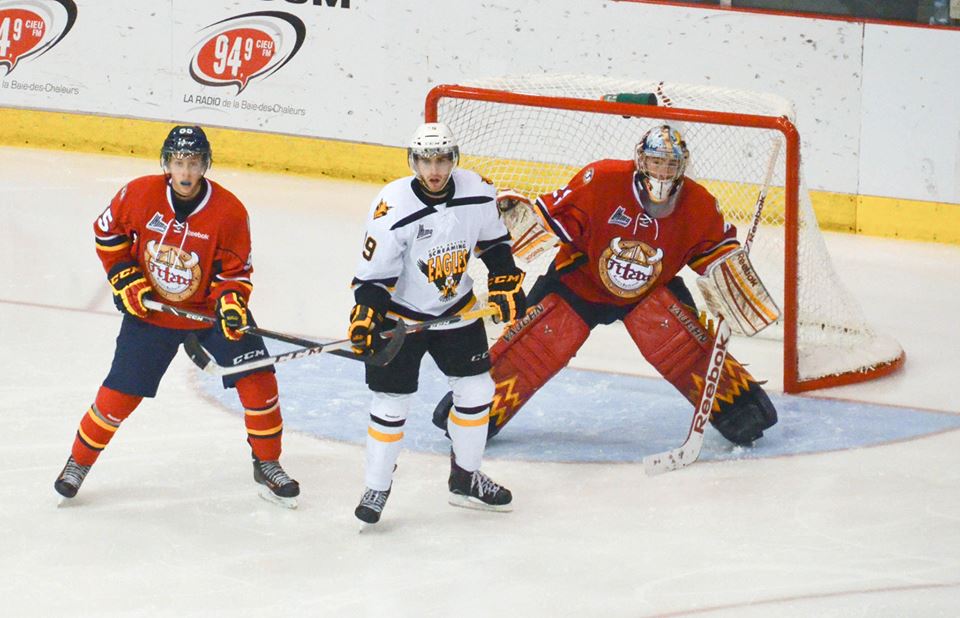Guillaume Brisebois (à gauche) est content de sa première saison au sein de la Ligue de junior majeur du Québec.