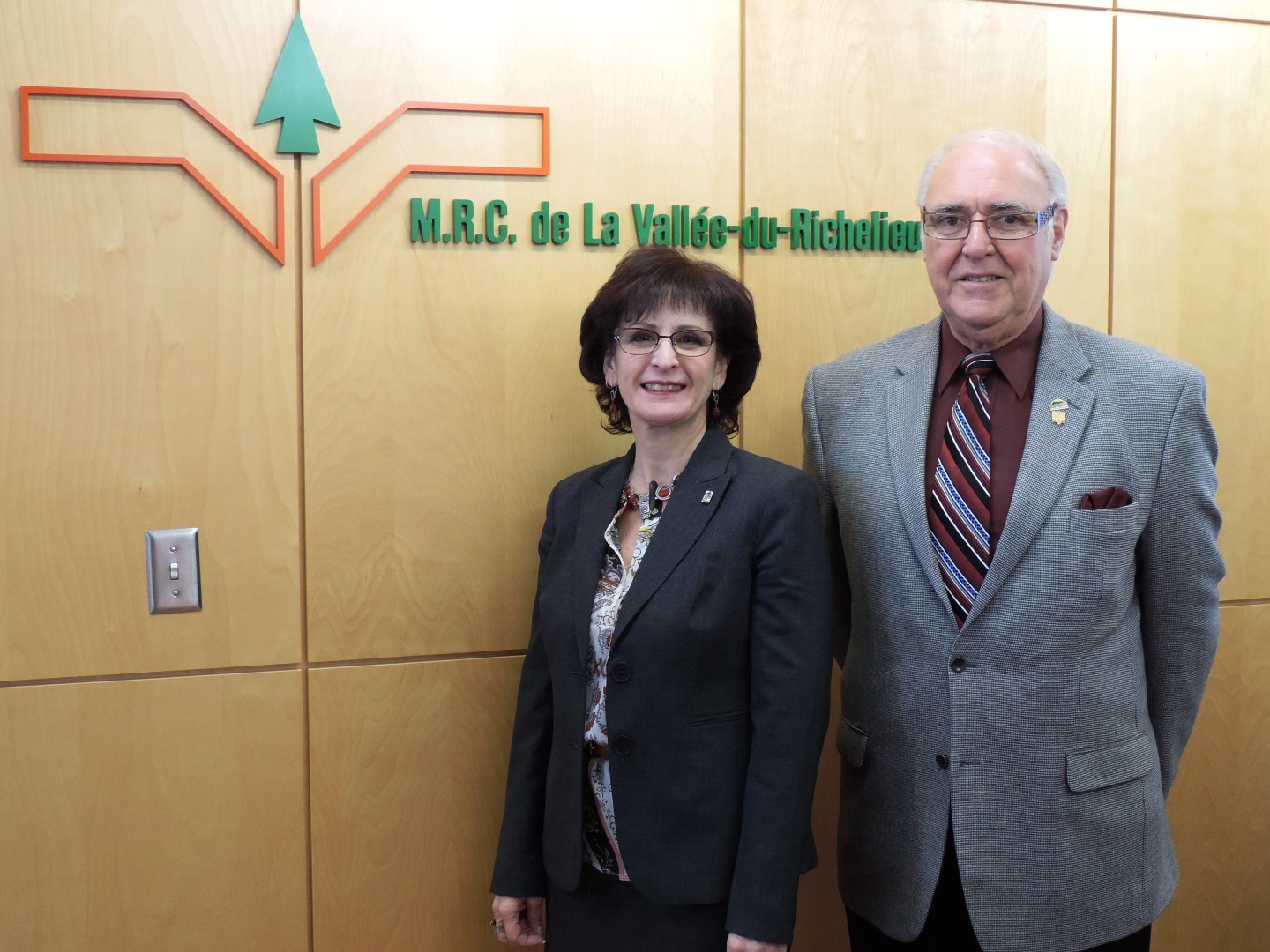 Diane Lavoie, mairesse de Beloeil et préfète suppléante de la MRC de la Vallée-du-Richelieu, et Gilles Plante, maire de McMasterville et préfet.