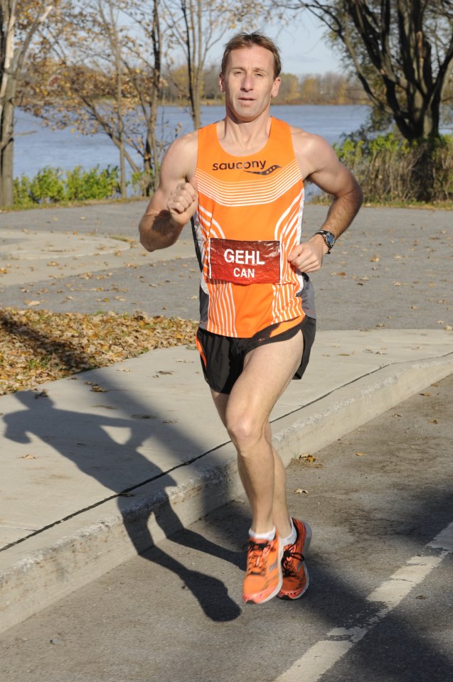 Le coureur de Saint-Charles-sur-Richelieu Terry Gehl a remporté le marathon de Toronto, le 5 mai.