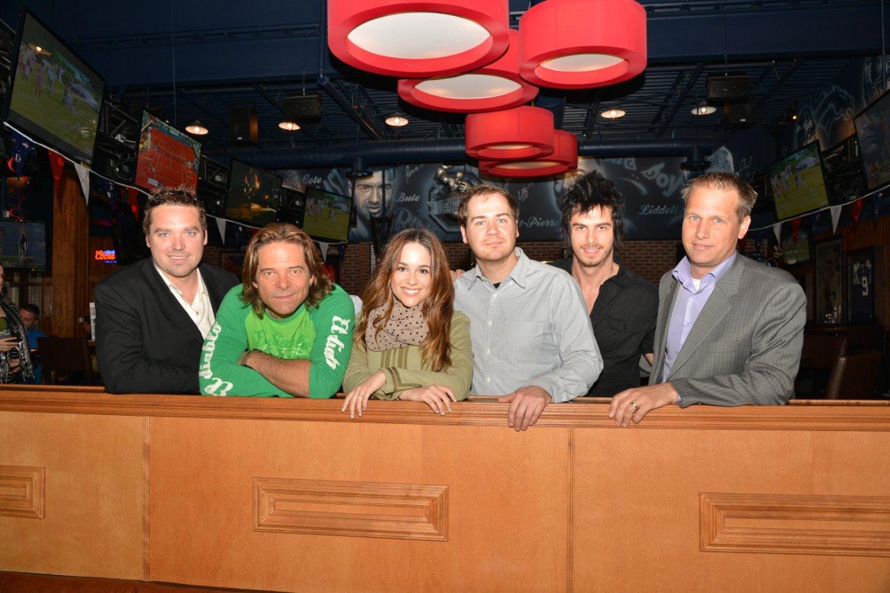 Marc-André Bellemare, directeur général et fondateur du festival, Rick Hughes, porte-parole, Andie Duquette, participante de La Voix, Jérôme Dupras, bassiste des Cowboys Fringants, Alex Roof, humoriste de la relève, et Christian Faubert, président du conseil d’administration du festival.