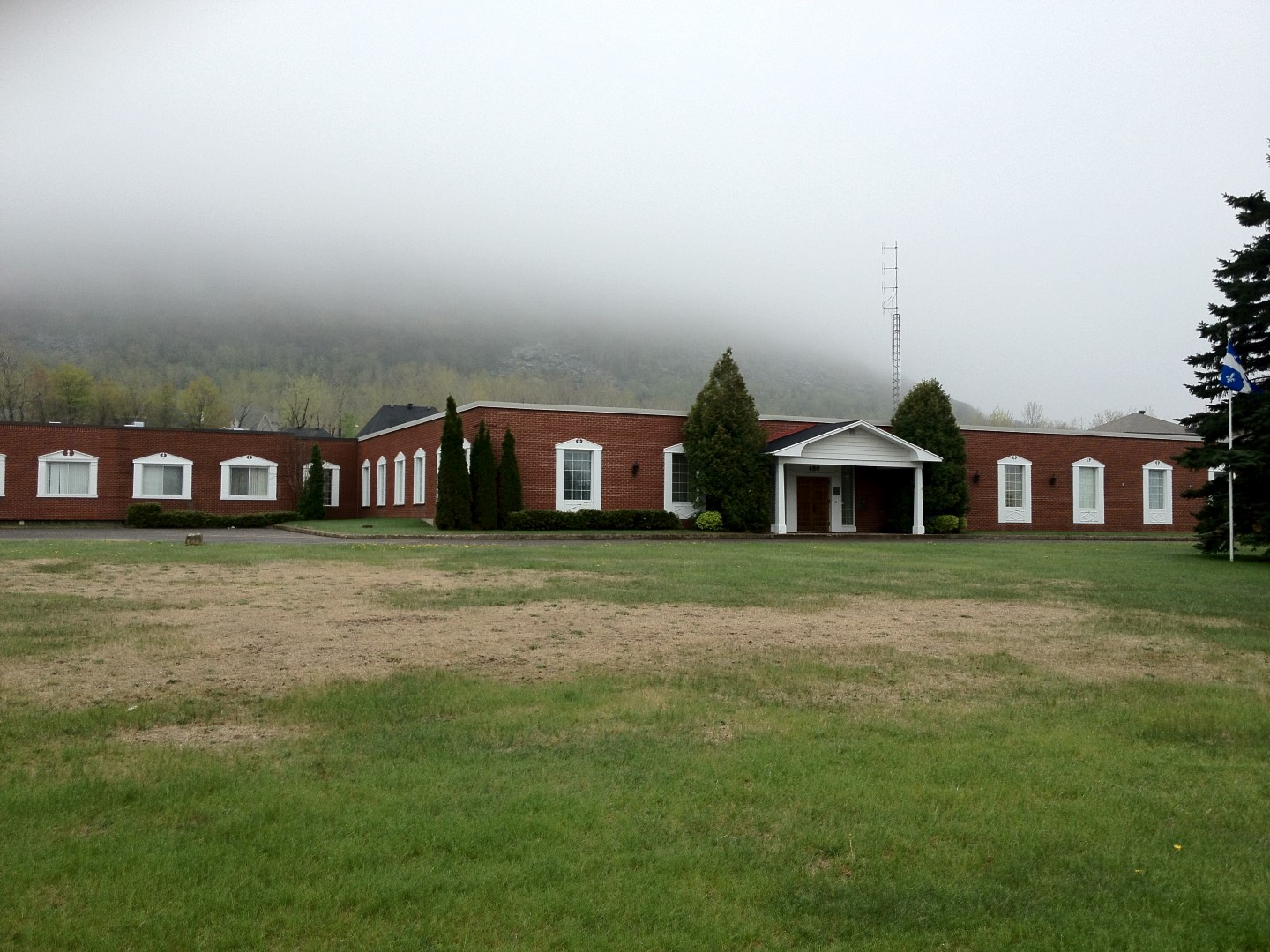 La vente à la Ville de Mont-Saint-Hilaire par la Commission scolaire des Patriotes du bâtiment de la future caserne de pompiers, sur le boulevard Sir-Wilfrid-Laurier, devrait être conclue prochainement.