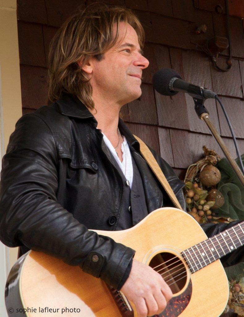 Rick Hughes (photo) sera entouré de Jean Ravel, d'Alexe Gaudreault, d'Andie Duquette, de Brian Tyler, de Jérôme Couture et de sa sœur Lulu Hughes.