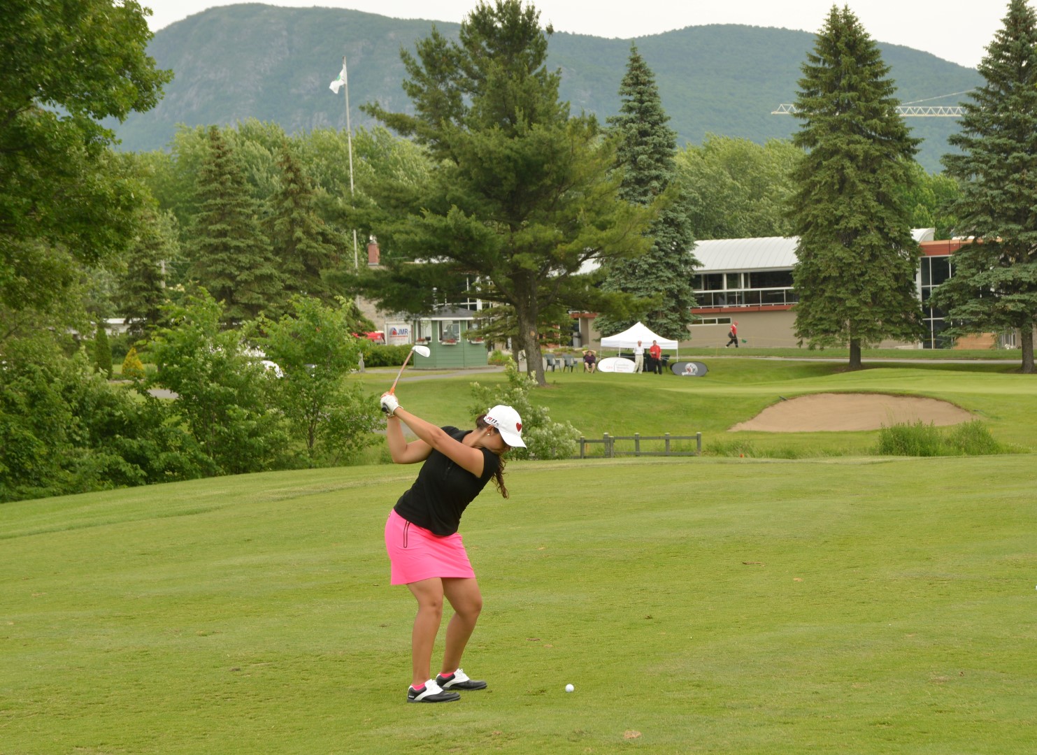 Le parcours du Club de golf de Beloeil, qui offre une belle vue sur le mont&nbsp;Saint-Hilaire, sera un défi pour les golfeuses, puisqu'elles seront forcées d'utiliser tous leurs bâtons.