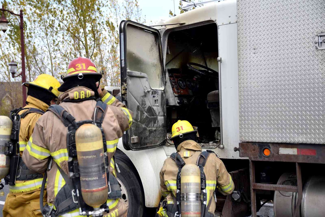 Feu électrique dans un camion