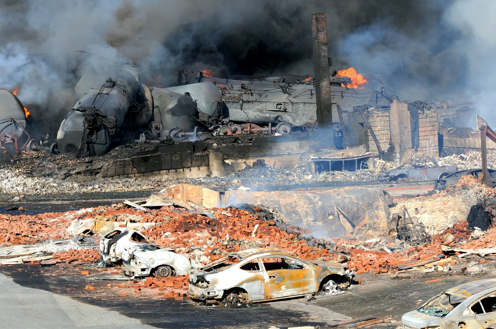 Une quarantaine de pompiers de la région ont prêté main-forte aux citoyens de Lac-Mégantic à la suite du déraillement de train qui y a fait plusieurs morts, en juillet.