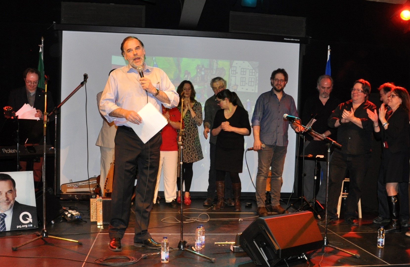Pierre Duchesne a fait l'annonce du concours d'histoire lors du rassemblement populaire du Parti québécois à Otterburn Park, le 28 mars