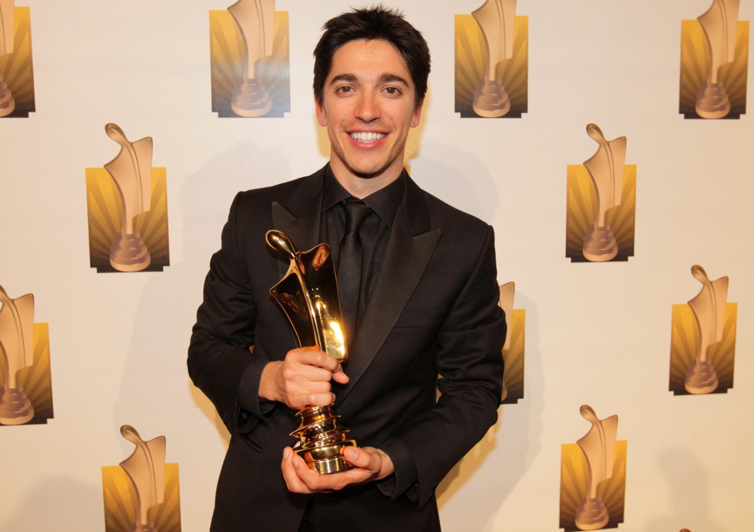 Yan England a remporté son quatrième trophée Artis, le 27 avril.