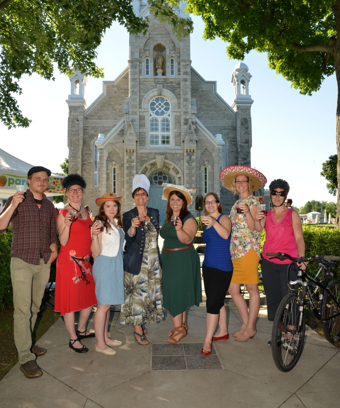 :«&nbsp;Pour les citoyens de Beloeil, il y a beaucoup d’occasions de sortir et de se divertir&nbsp;», indique la mairesse Diane Lavoie (quatrième sur la photo).