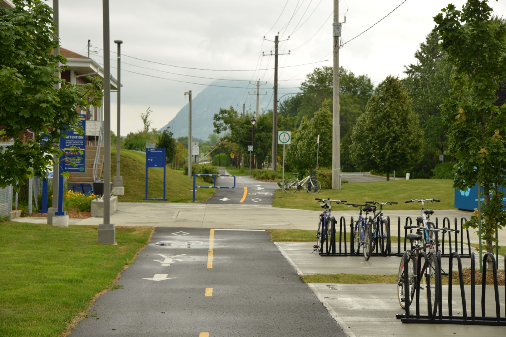 D’une longueur d’environ un kilomètre, le nouveau sentier multifonctionnel traverse McMasterville pour relier Saint-Basile-le-Grand à Beloeil.