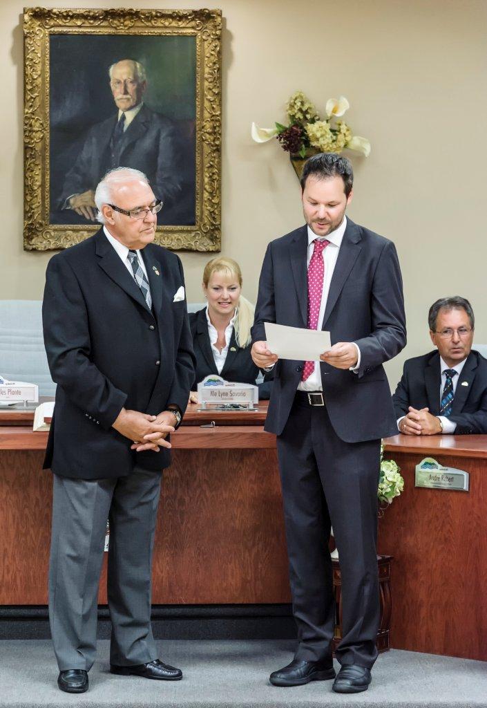 Le maire de McMasterville, Gilles Plante, et le conseiller du district 1, Martin Dulac, lors de l’assermentation, le 14 juillet.