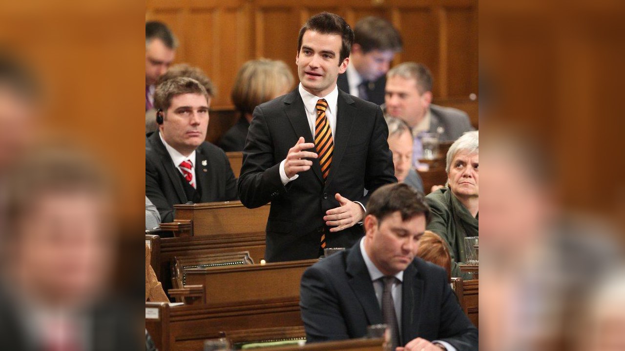 Le député Matthew Dubé dépose un projet de loi pour enrayer les commotions cérébrales dans le sport