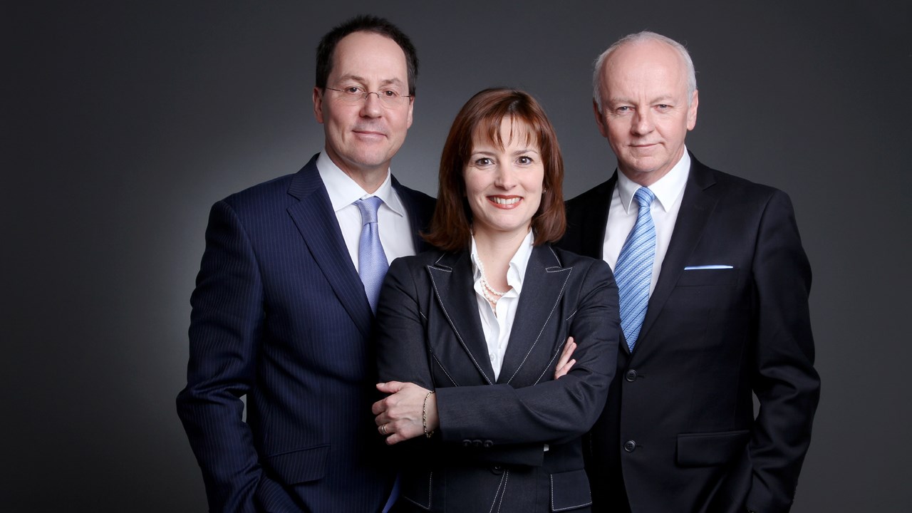 De gauche à droite, le nouvel associé Daniel Cousineau et les deux fondateurs du Groupe Adèle, Julie Bergevin et Gaétan Migneault.