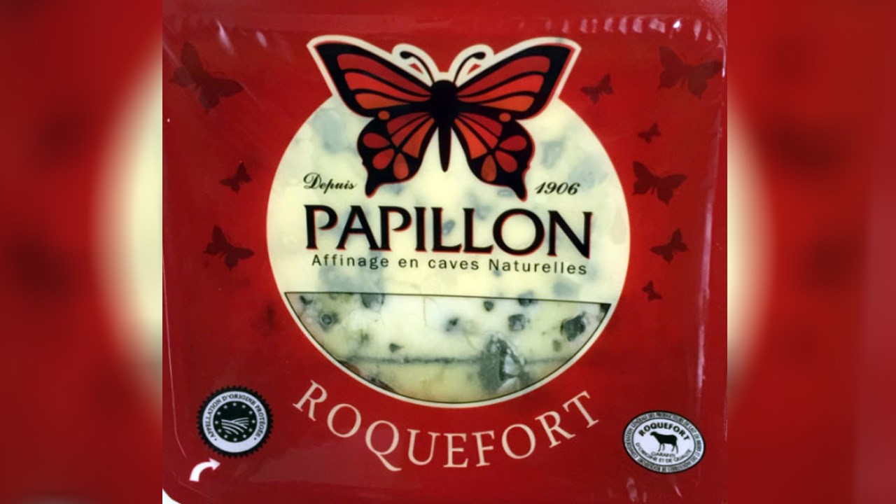 L'emballage d'un paquet de 100 g de Roquefort.