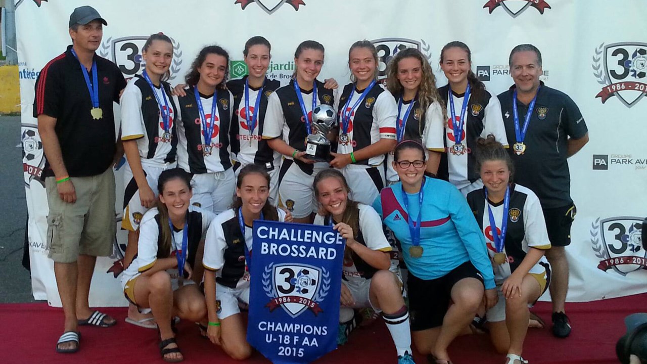 La formation U18 du FC Mont-Bruno est composée de Jimmy Deraps, Kaylie Martin, Erika Gariepy, Sophie Laliberté, Myriam Campeau, Frédérique Dessureault, Audrée Salerno, Mélina Frenette, Martin Bérubé (1re rangée) ainsi que de Marie-Pier Lavoie, Gabrielle Blanchette, Vanessa Racicot, Alexia Noiseux, Océanne Tremblay (2e rangée).