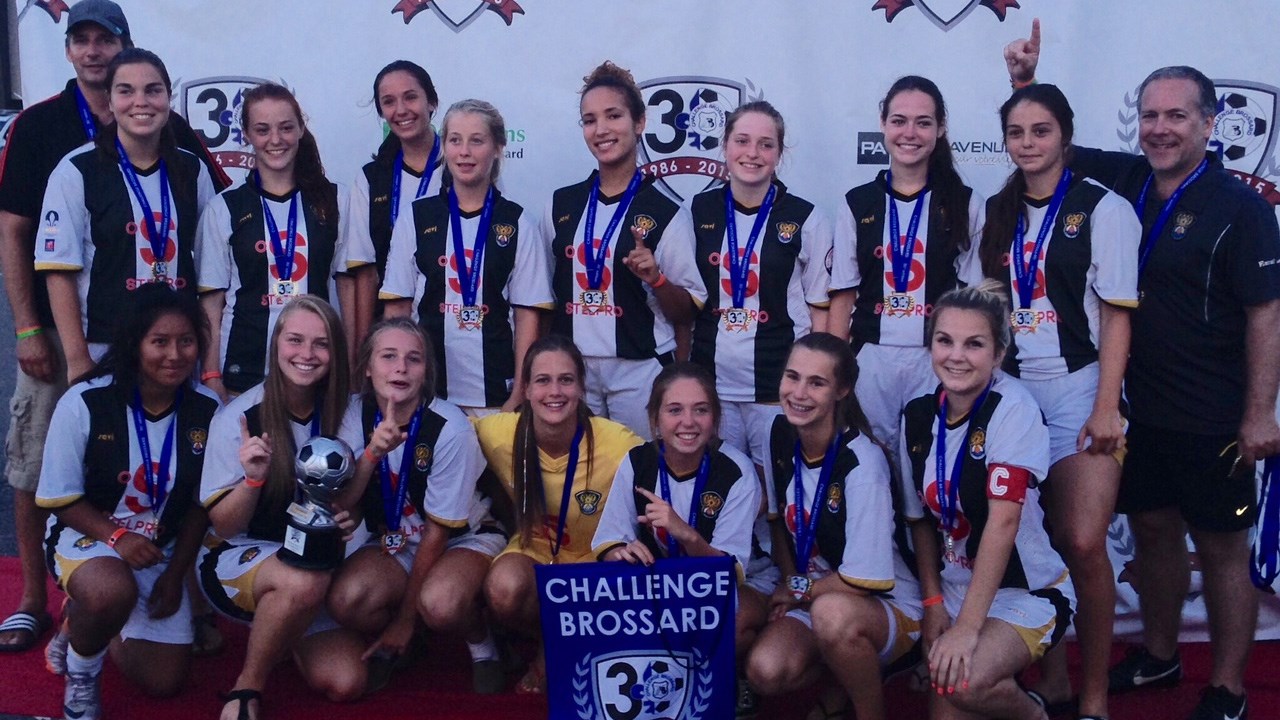La formation U16 du FC Mont-Bruno est composée de Jimmy Deraps, Lauriane Pouliot, Béatrice Tellier, Jessica Lamoureux, Emmy Moisan, Alexandra Pounder-Dascalu, Laurie Charron, Méghane Hazel, Audréanne Lavoie, Martin Bérubé (1re rangée) ainsi que de Christine Duchesne, Fany Grignon, Clara Bea-Mor, Marilou Drapeau, Cassandra Fortin, Geneviève Gauvin-Perreault, Alexanne Bourdua (2e rangée).