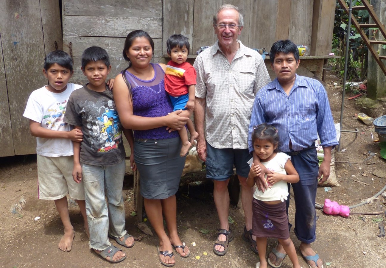 Jacques Dumas avec sa famille à Salvador Xolhuitz, Guatemala été 2016